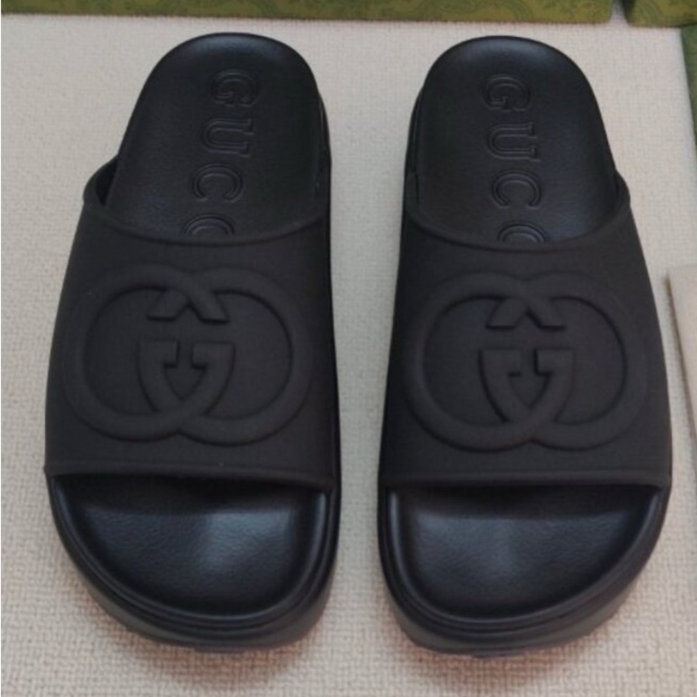 Gucci Black Rubber Slide Sandals with Raised Interlocking G - Picture 2 of 2